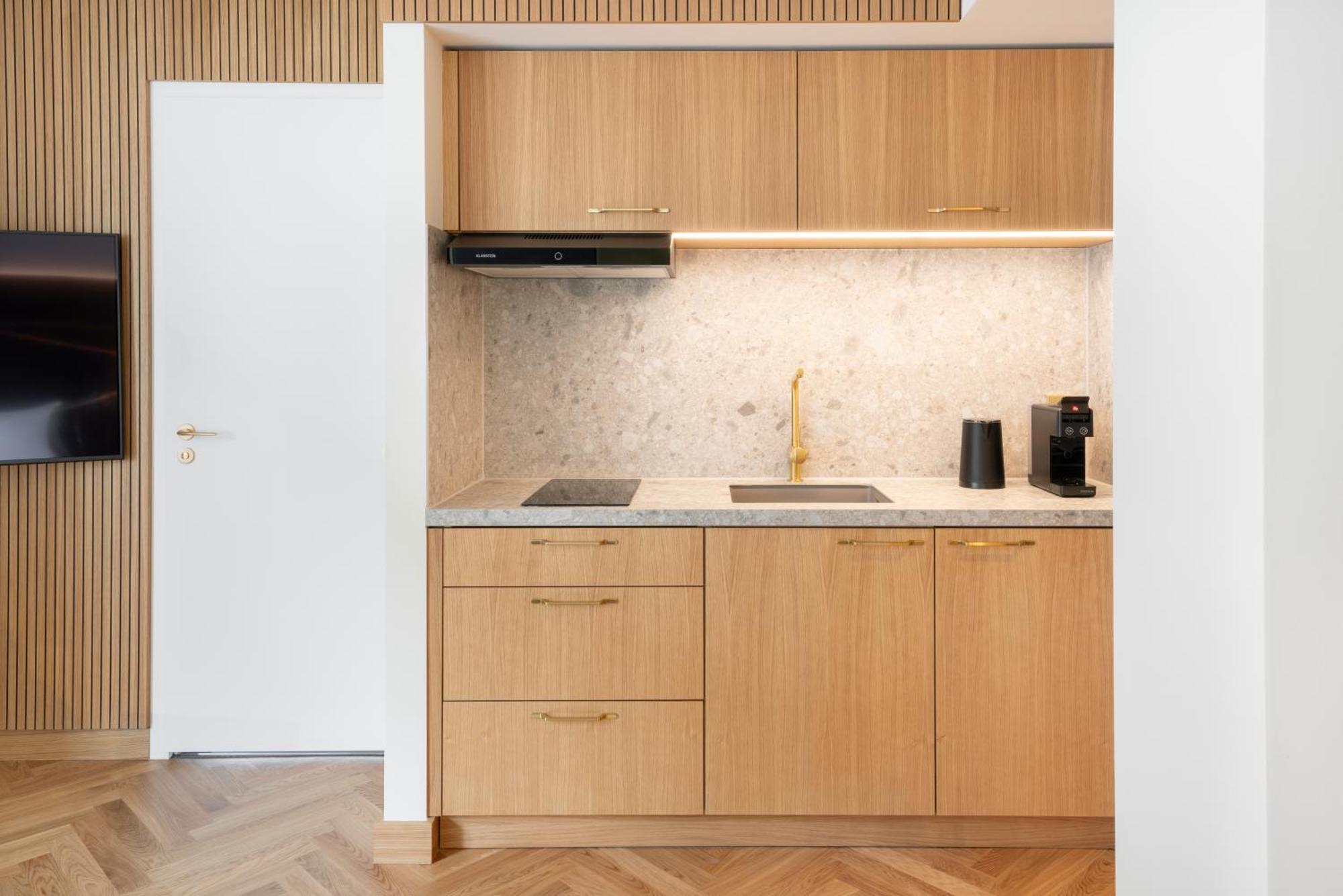 힐튼 베를린 호텔 외부 사진 A kitchen in a serviced apartment