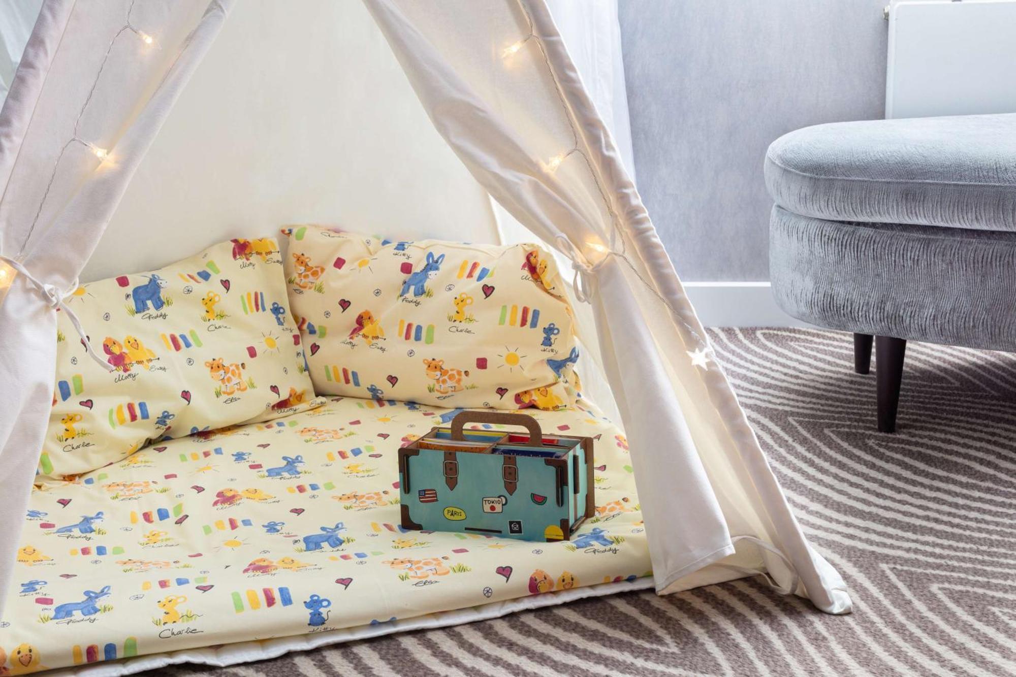 힐튼 베를린 호텔 외부 사진 A teepee
